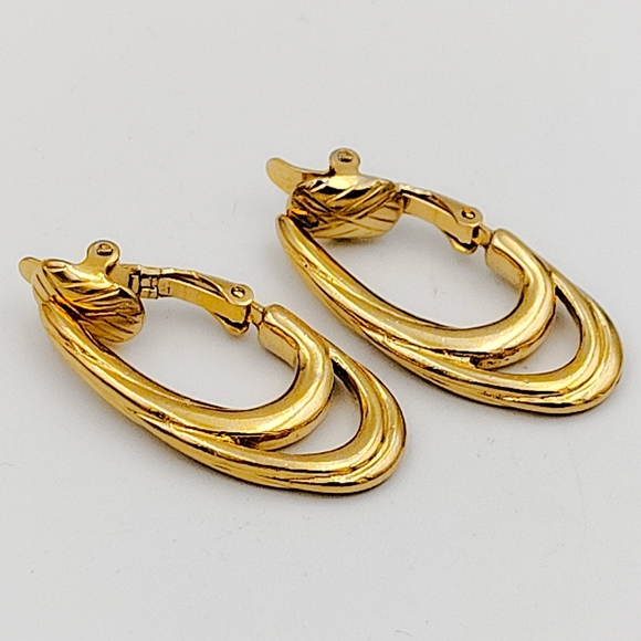 Vintage Trifari Gold Double Hoop Clip On Earrings - Picture 1 of 7